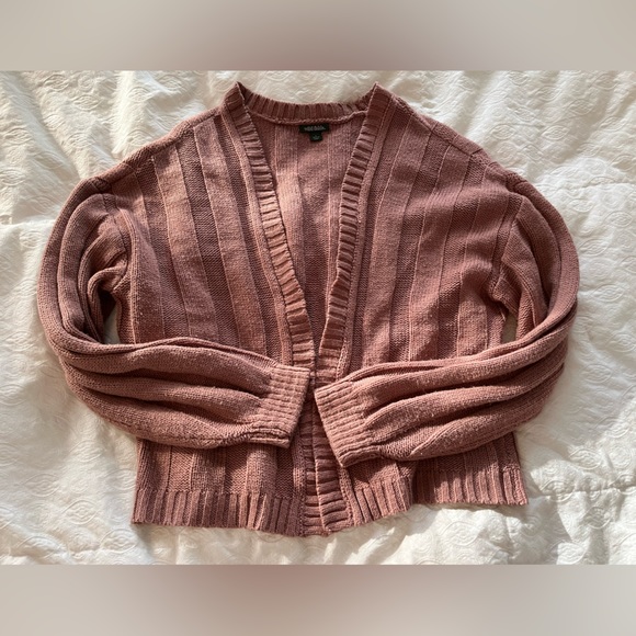 Winter essential: cozy muted pink sweater - Picture 9 of 9